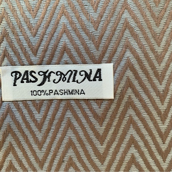 Pashmina - Picture 5 of 9